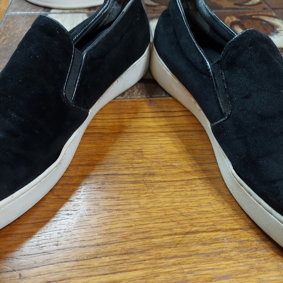 - Vionic black suede sneakers 10 work errands walking - Picture 4 of 8